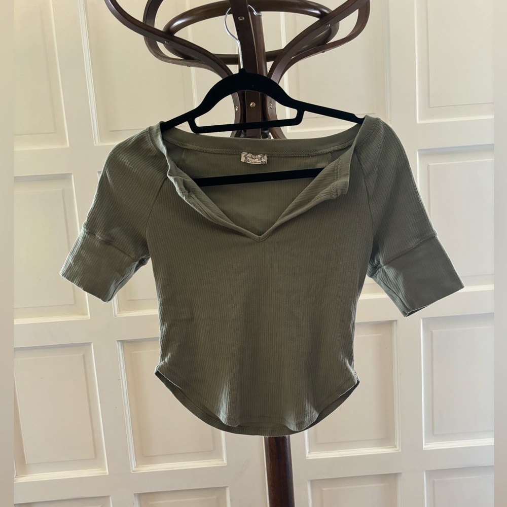 Free people top: Only worn a couple of times therefore it’s in great condition.